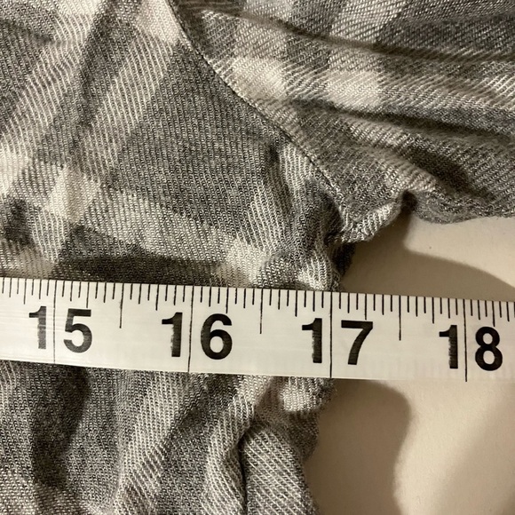 Cloth & Stone Blouse Women’s Sz XXS Gray Plaid V Neck Casual School Lightweight - Picture 5 of 6